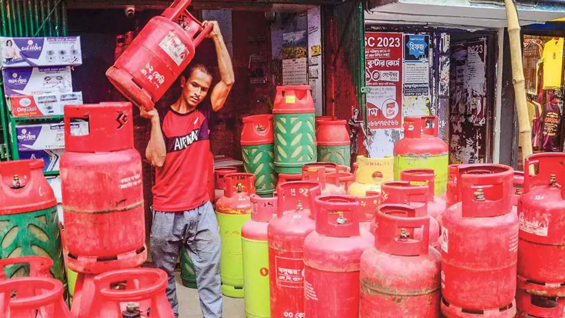 Bangladeshi LPG Users Pay More as Supply Gaps Push Prices Above Official Rates